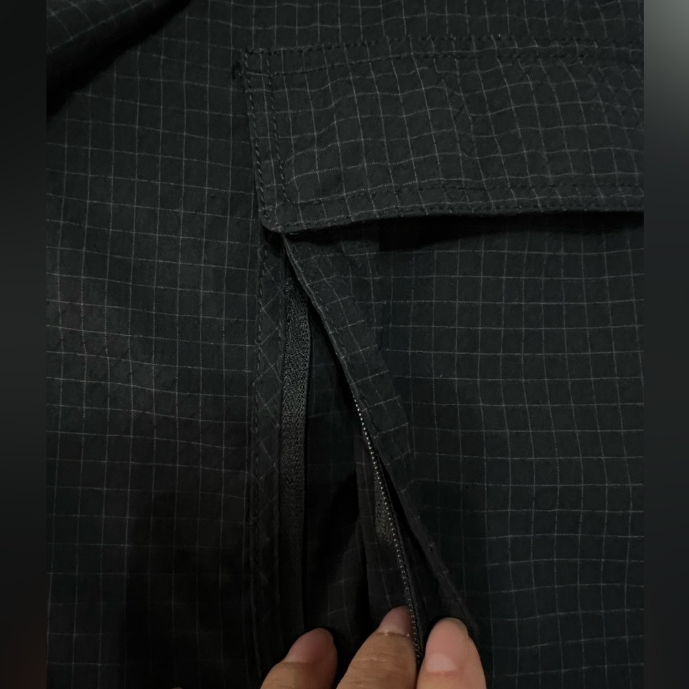 Fabletics Pristine Cond Ripstop Cropped Cargo Jacket in Grid Pattern Size Large - Picture 9 of 10